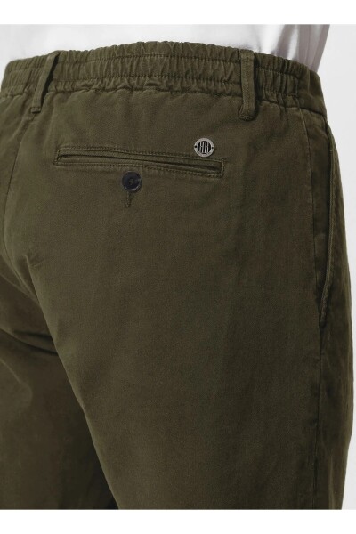 Topp Haki Renk Logo Detaylı Chino Şort - 5